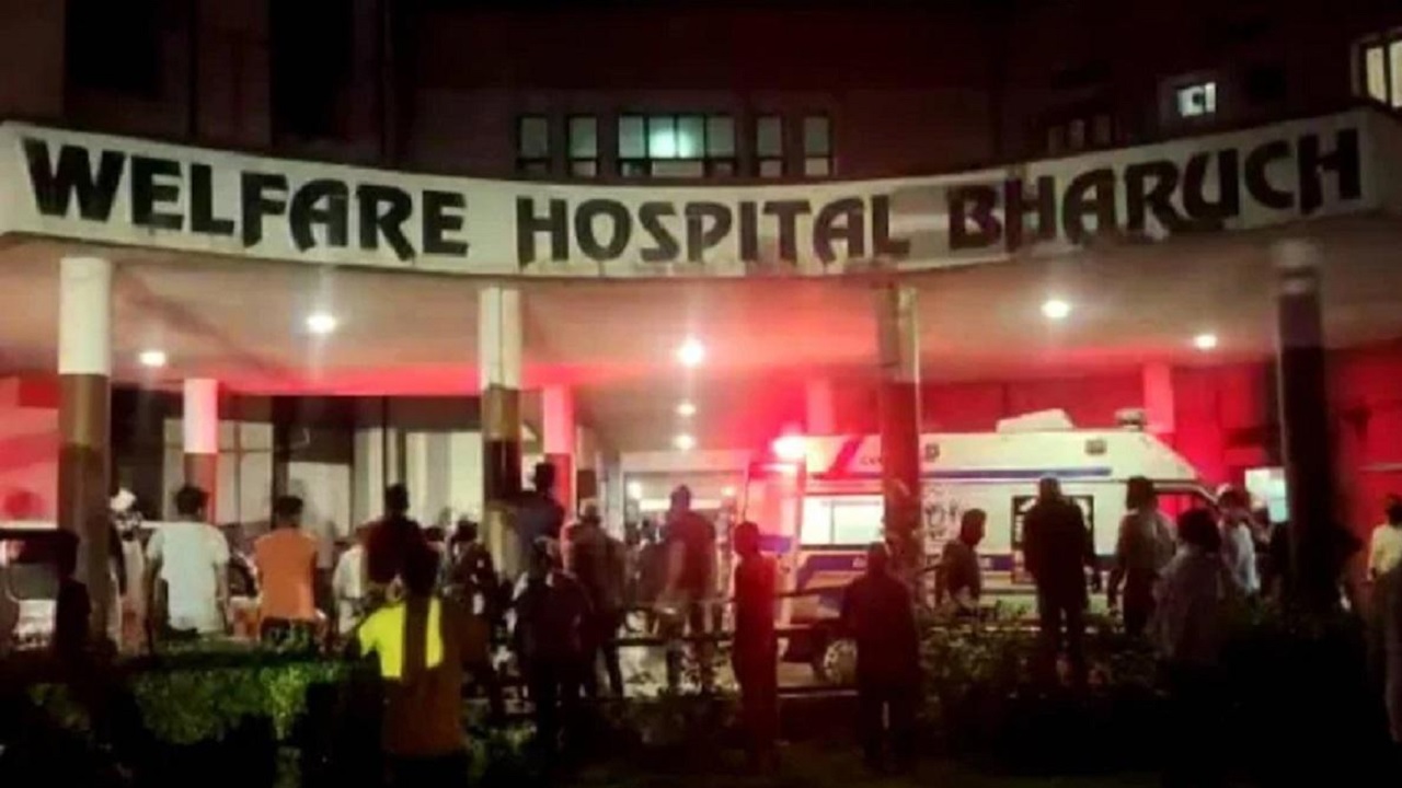 Gujarat : कोविड अस्पताल में भीषण आग, 14 मरीज व 2 नर्स की जिंदा जलने से मौत, मची अफरा-तफरी